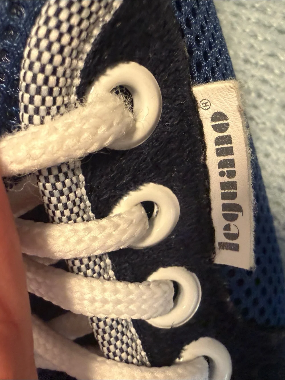 Leguano kids shoes size 27 (10.5)